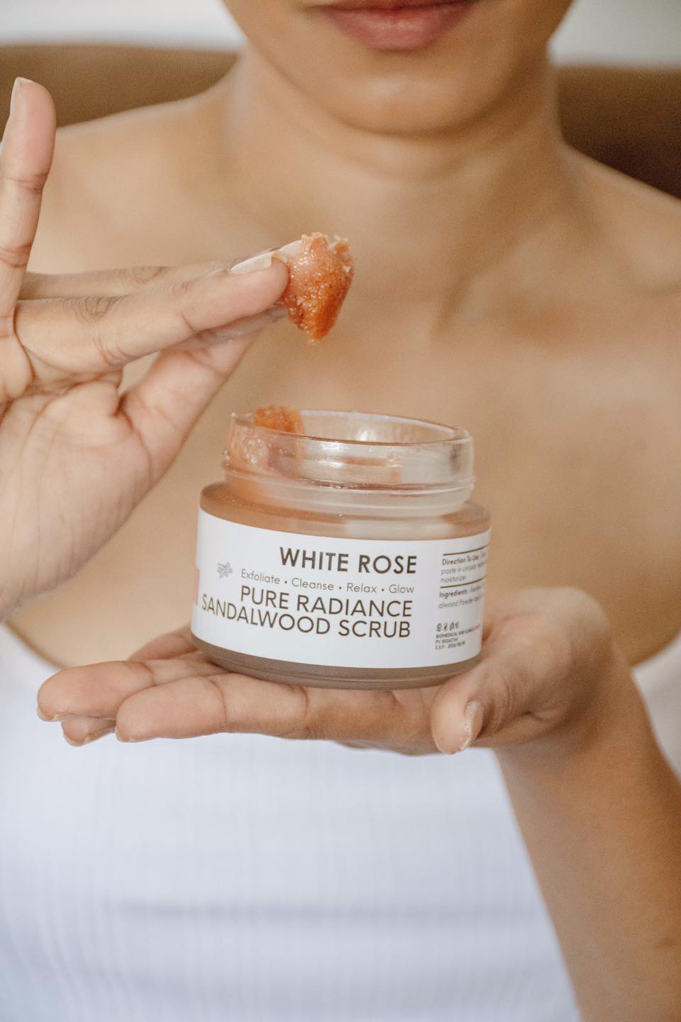 Pure Radiance Sandalwood Body Scrub 100g