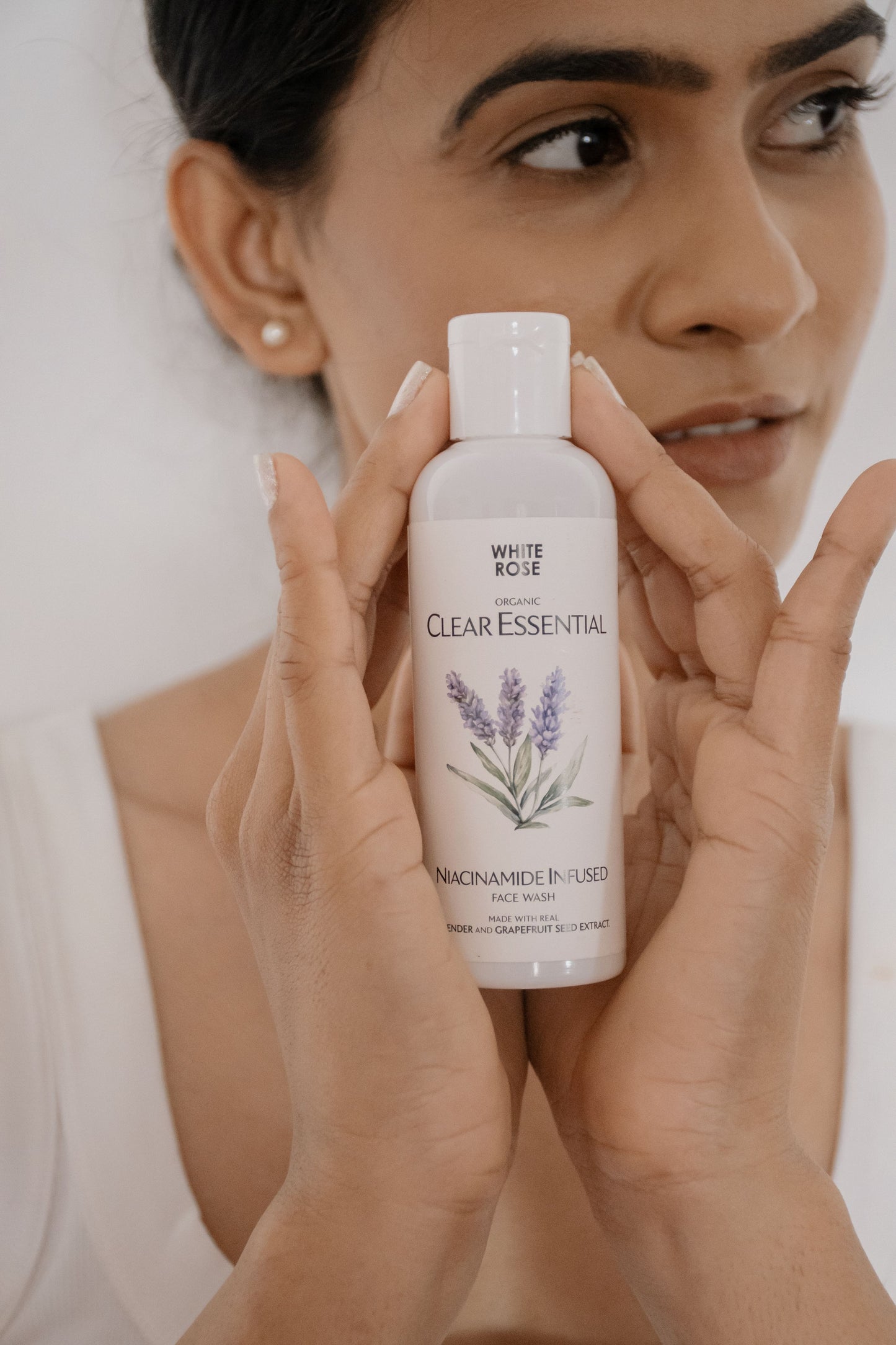 Clear Essential Niacinamide Infused Face Wash